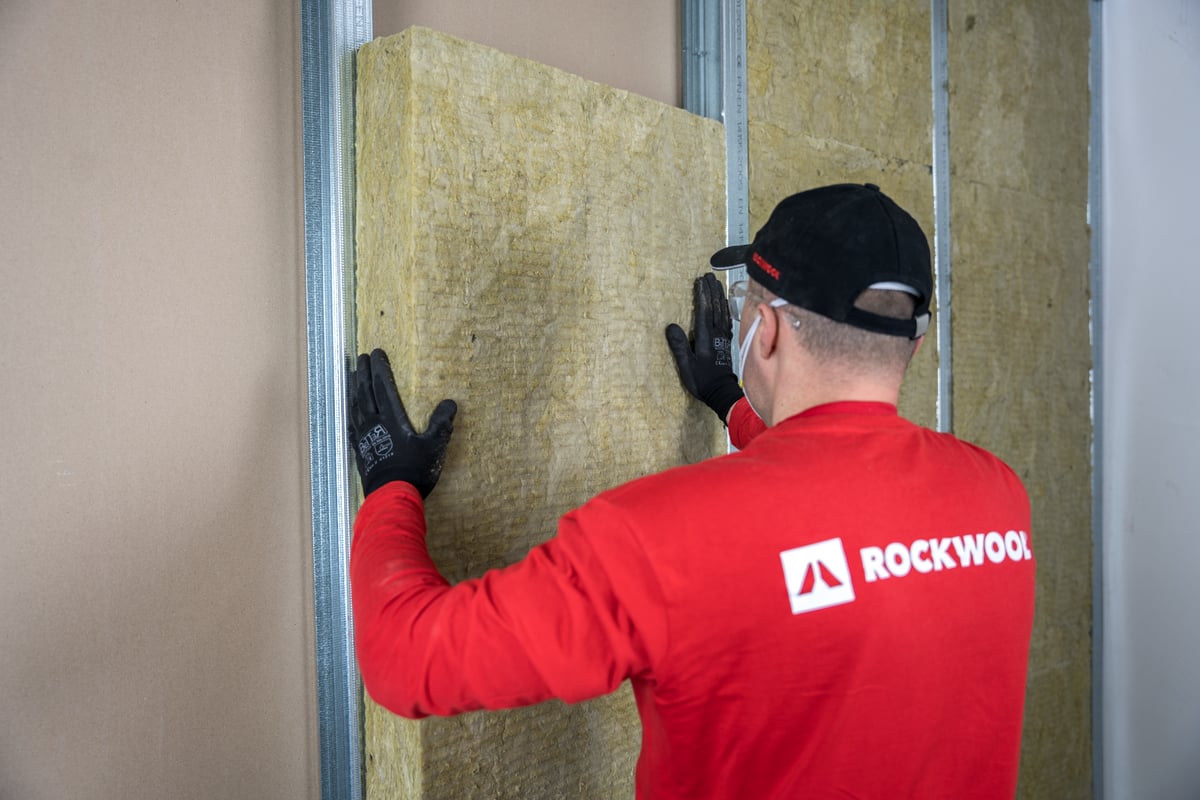 ROCKWOOL Safe n Silent Pro Metal Stud installation